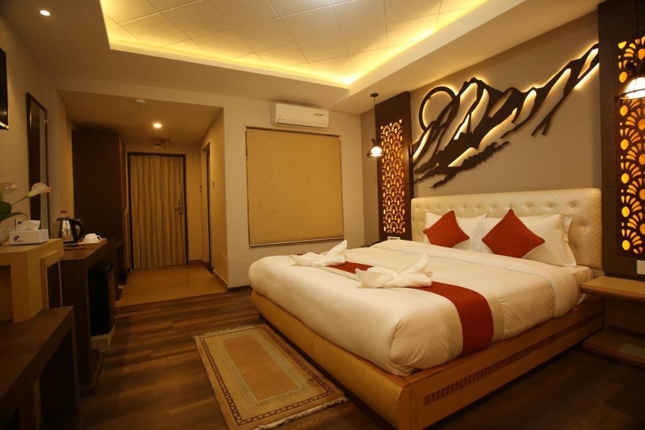 Hotel White Himal Pokhara Eksteriør billede