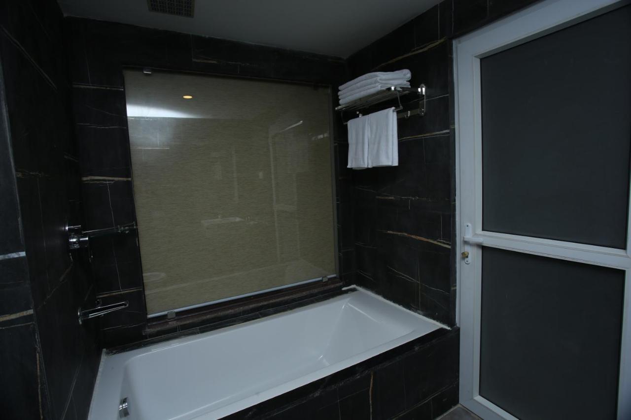 Hotel White Himal Pokhara Eksteriør billede