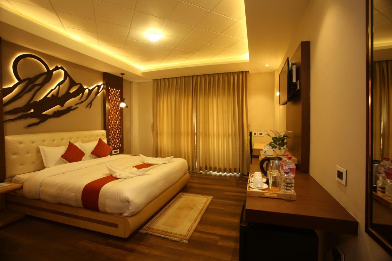 Hotel White Himal Pokhara Eksteriør billede