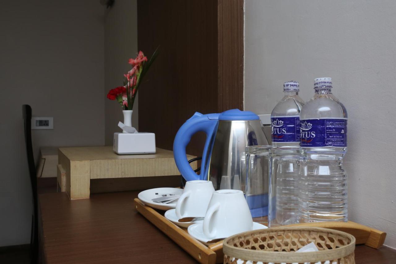 Hotel White Himal Pokhara Eksteriør billede