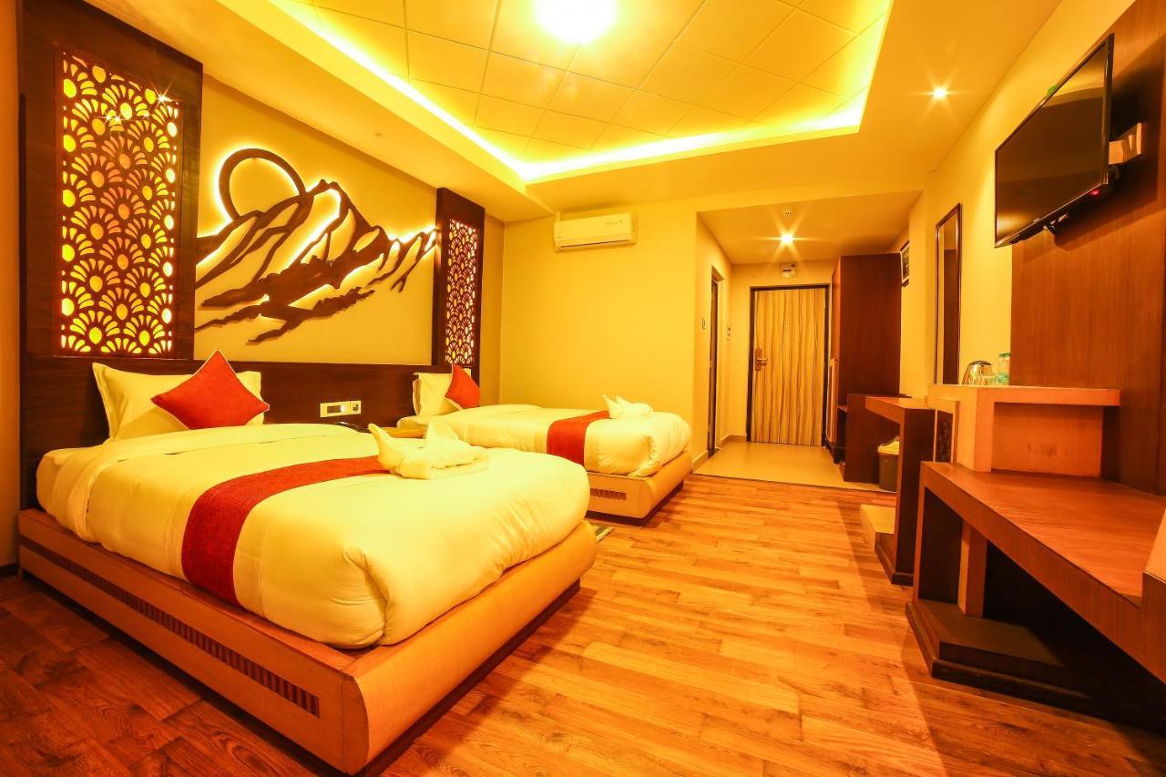 Hotel White Himal Pokhara Eksteriør billede