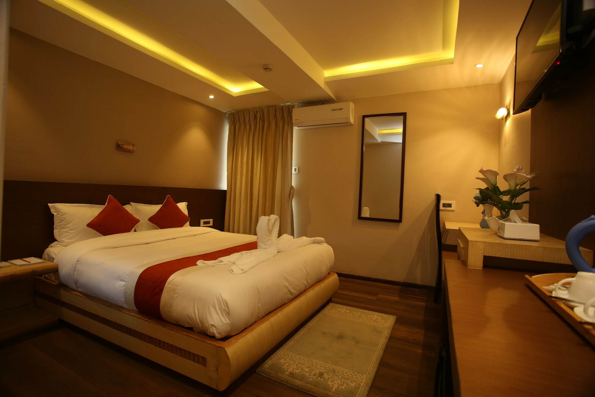 Hotel White Himal Pokhara Eksteriør billede